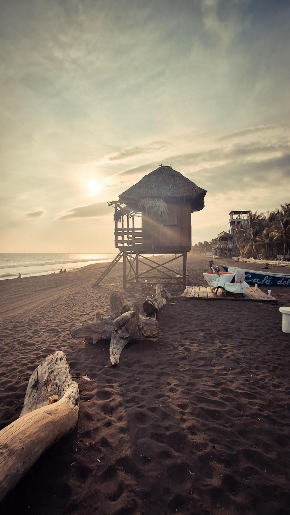 Hotel Cafe Del Sol Monterrico Exterior photo
